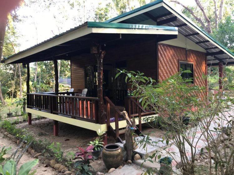 Loma Sea Views Hotel Koh Jum Exterior photo